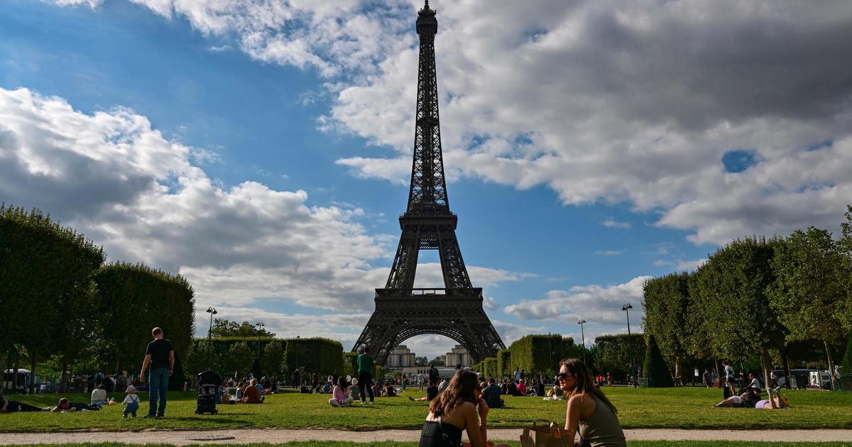 2 American tourists found sleeping atop Eiffel Tower in Paris