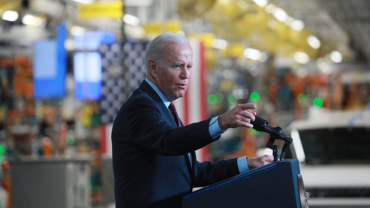 Biden weighs in on UAW, Detroit 3 contract talks with suggested demands